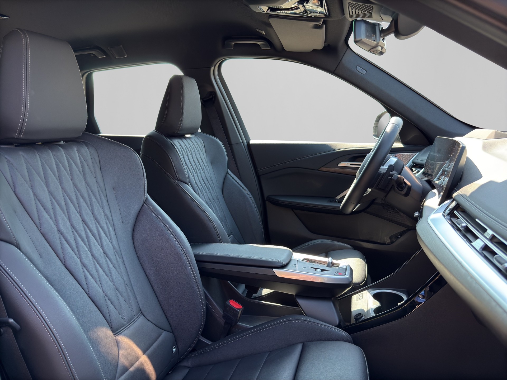 BMW X1 23i xDrive 48V M Sport-image-18