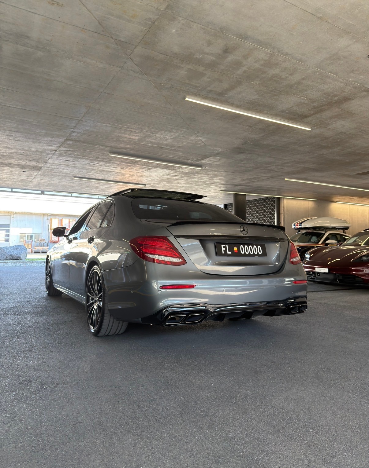 MERCEDES-BENZ E 220 d AMG Line-image-3