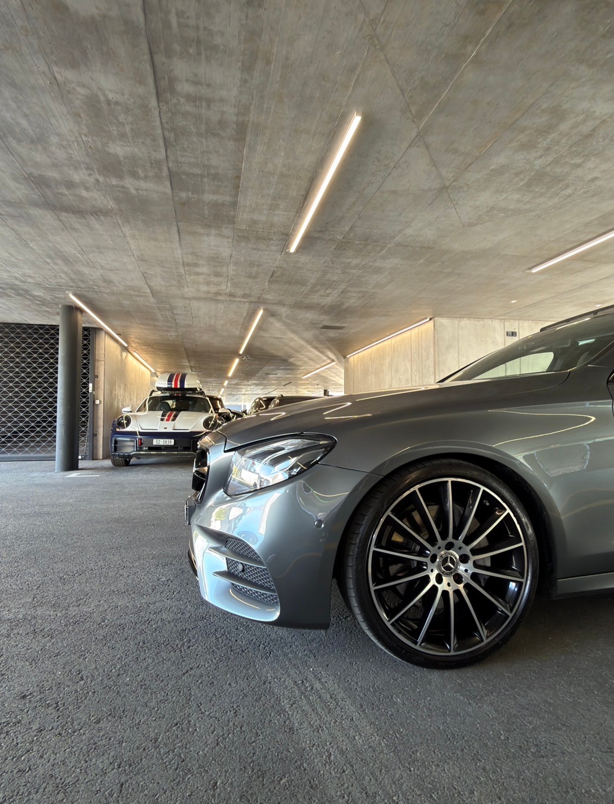 MERCEDES-BENZ E 220 d AMG Line-image-1