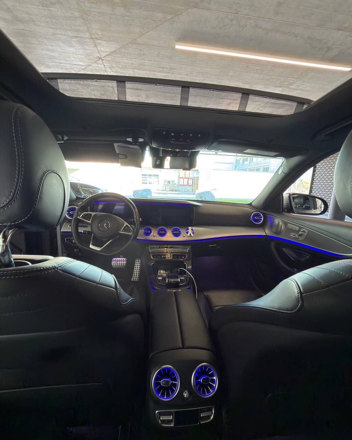 MERCEDES-BENZ E 220 d AMG Line-image-4