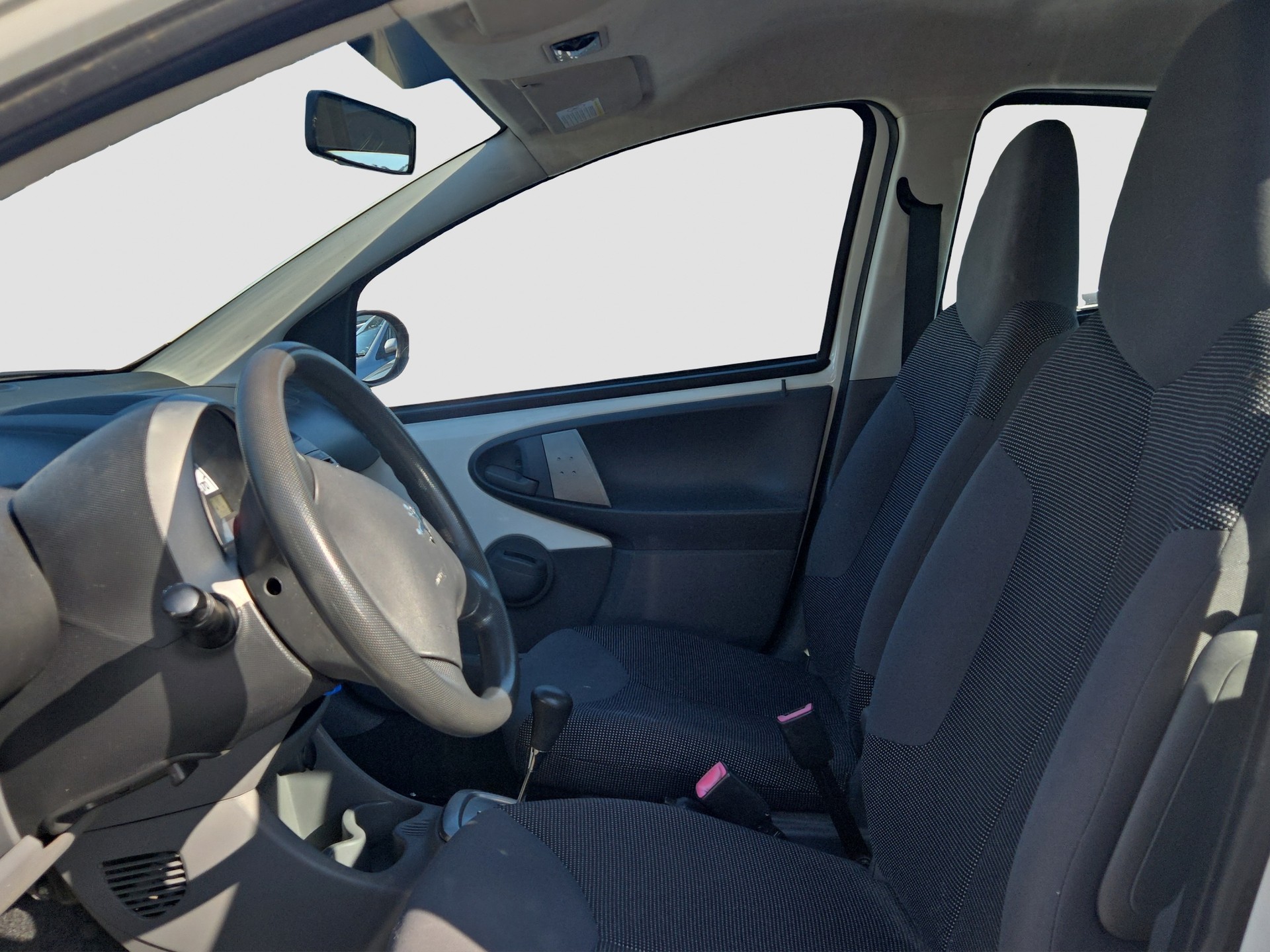 PEUGEOT 107 1.0 Trendy-image-8