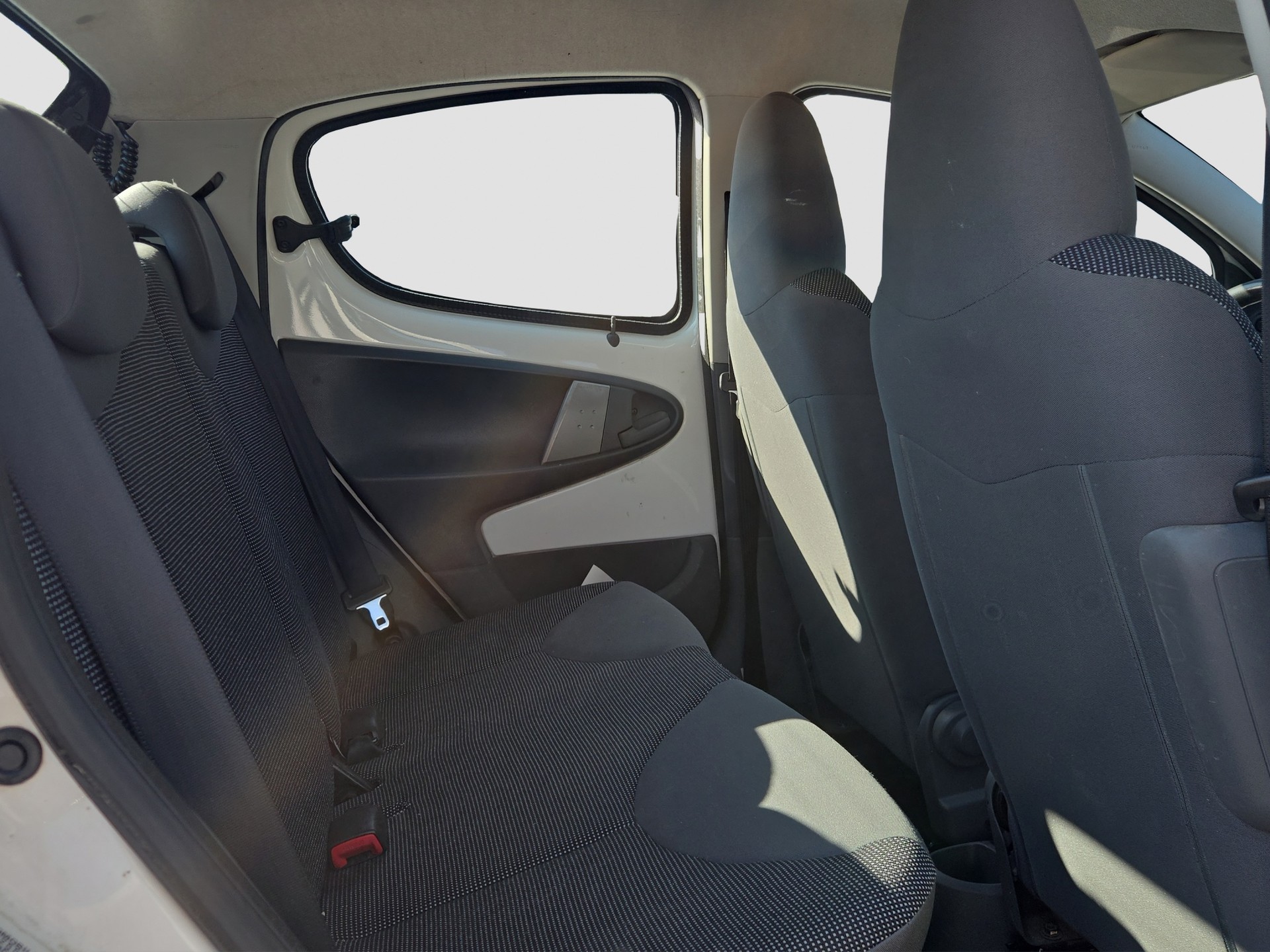 PEUGEOT 107 1.0 Trendy-image-6