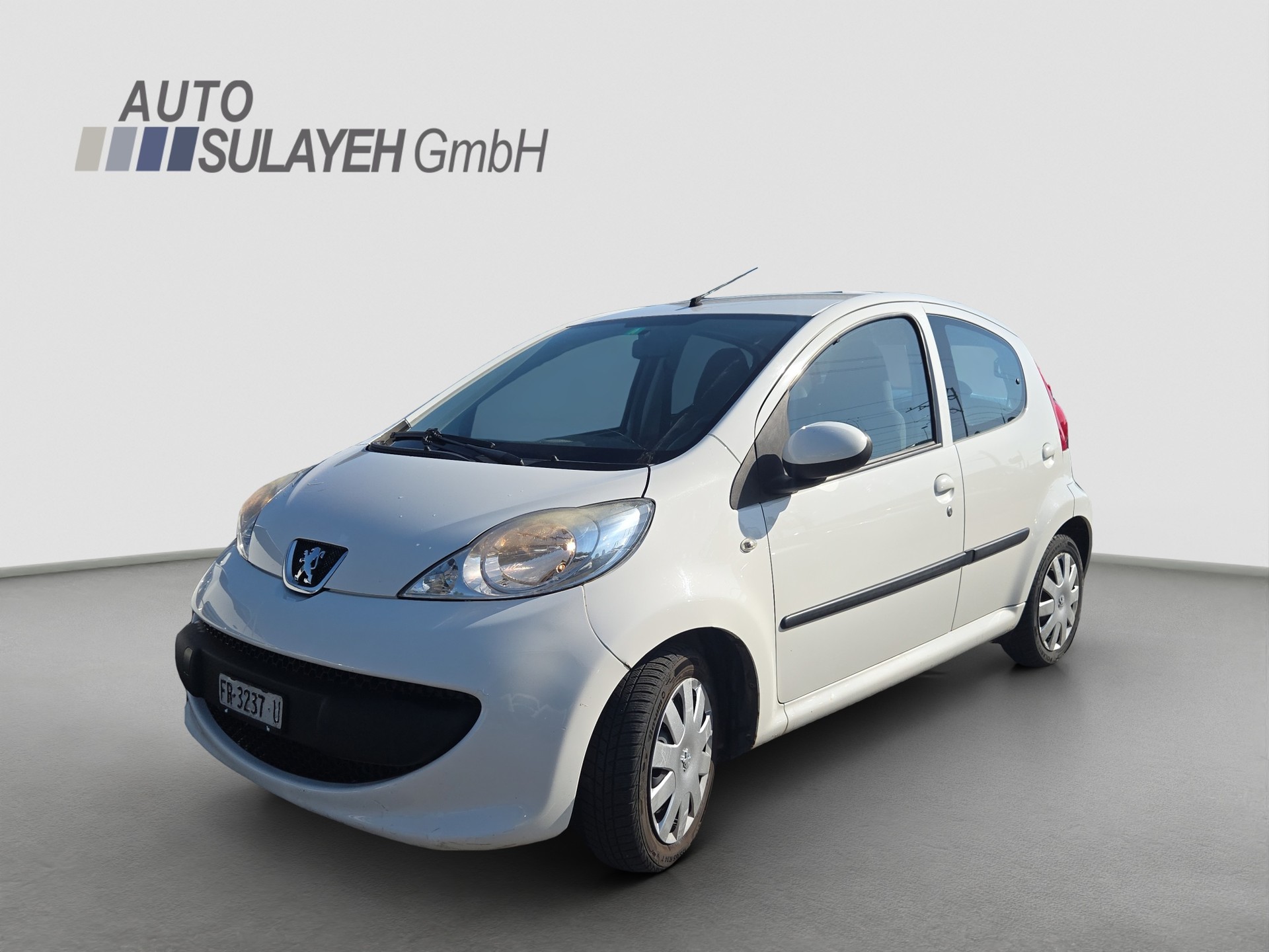 PEUGEOT 107 1.0 Trendy-image-0
