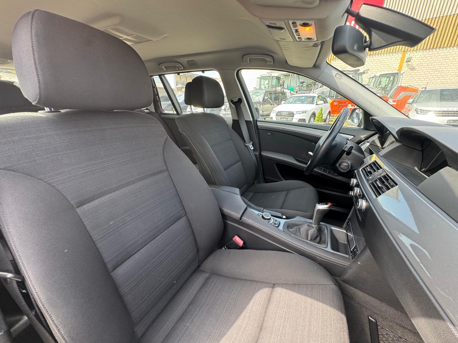 BMW 520i Touring-image-8