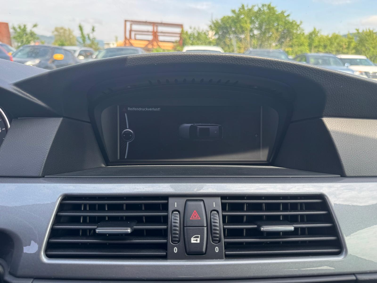 BMW 520i Touring-image-12