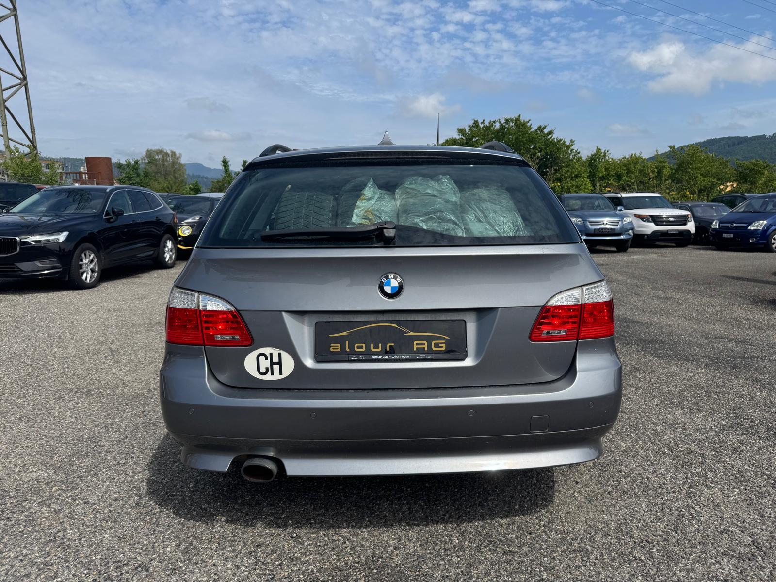 BMW 520i Touring-image-3