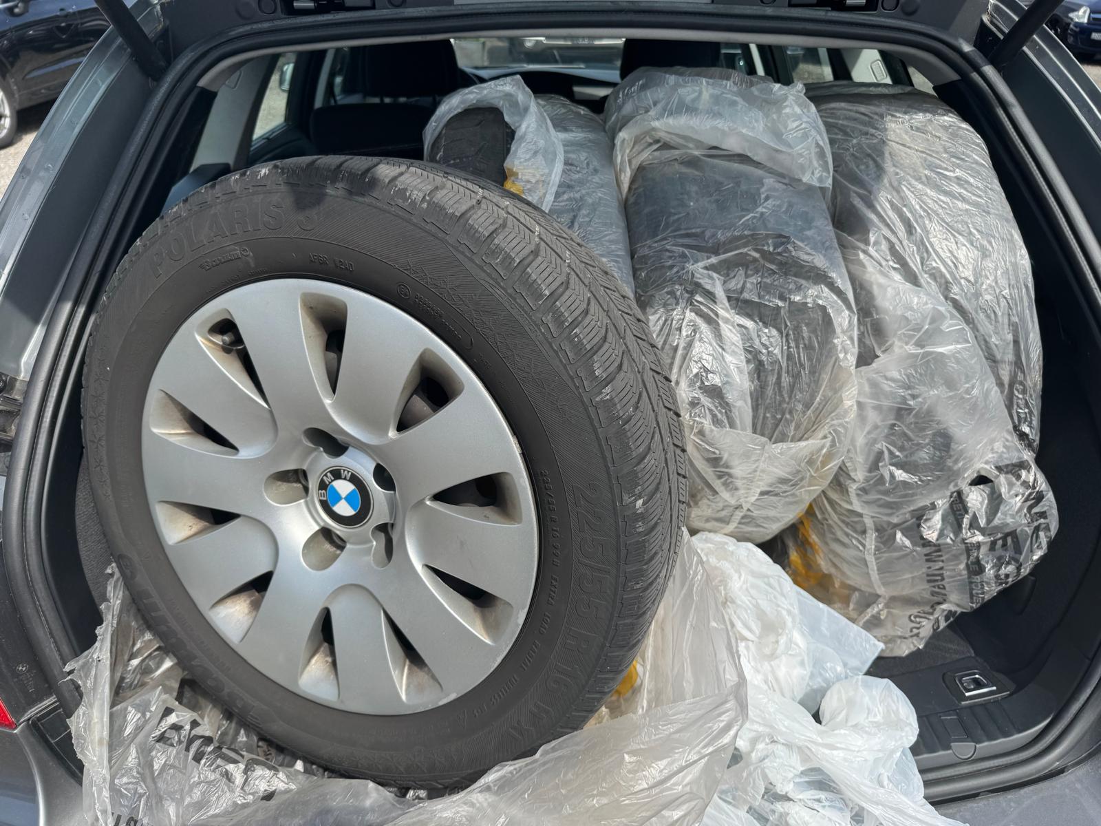 BMW 520i Touring-image-11