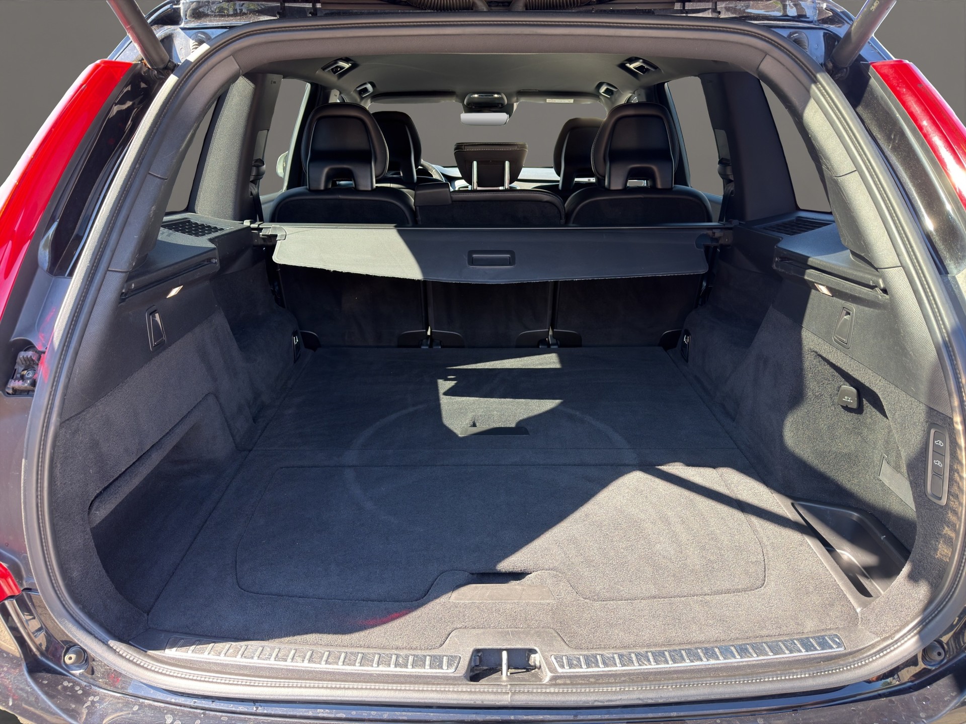VOLVO XC90 D5 AWD R-Design Geartronic-image-21