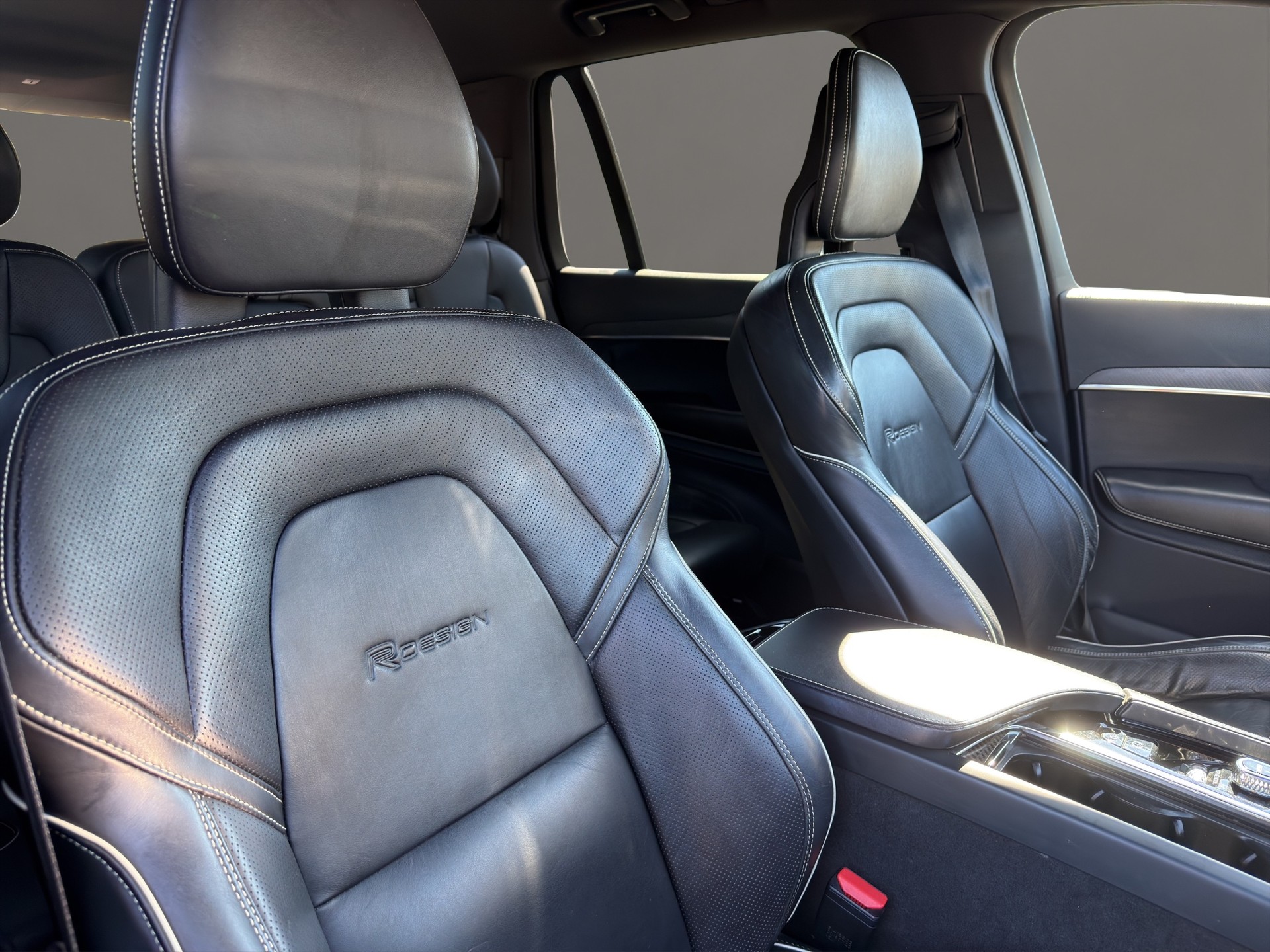 VOLVO XC90 D5 AWD R-Design Geartronic-image-9