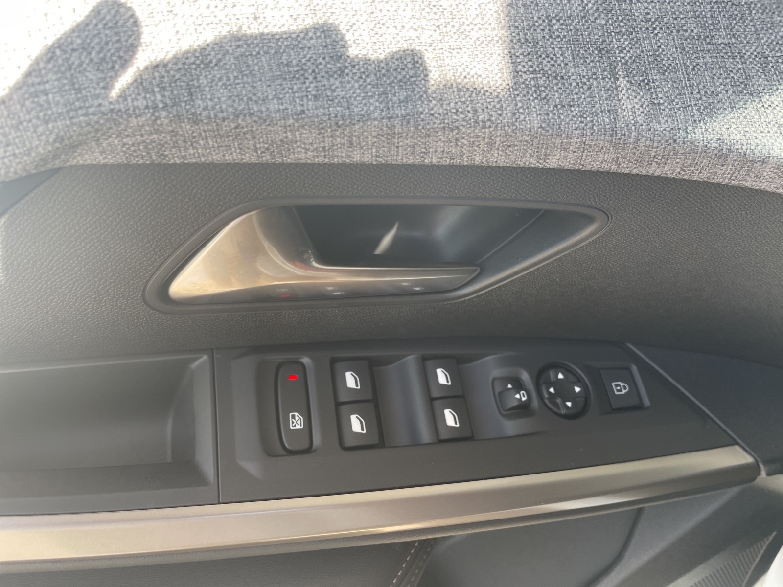 PEUGEOT 5008 NEW 73kWh Allure Premium AWD-image-14