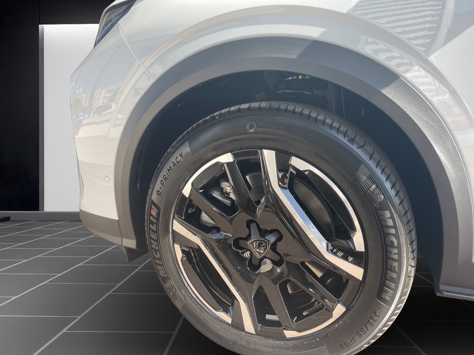 PEUGEOT 5008 NEW 73kWh Allure Premium AWD-image-9