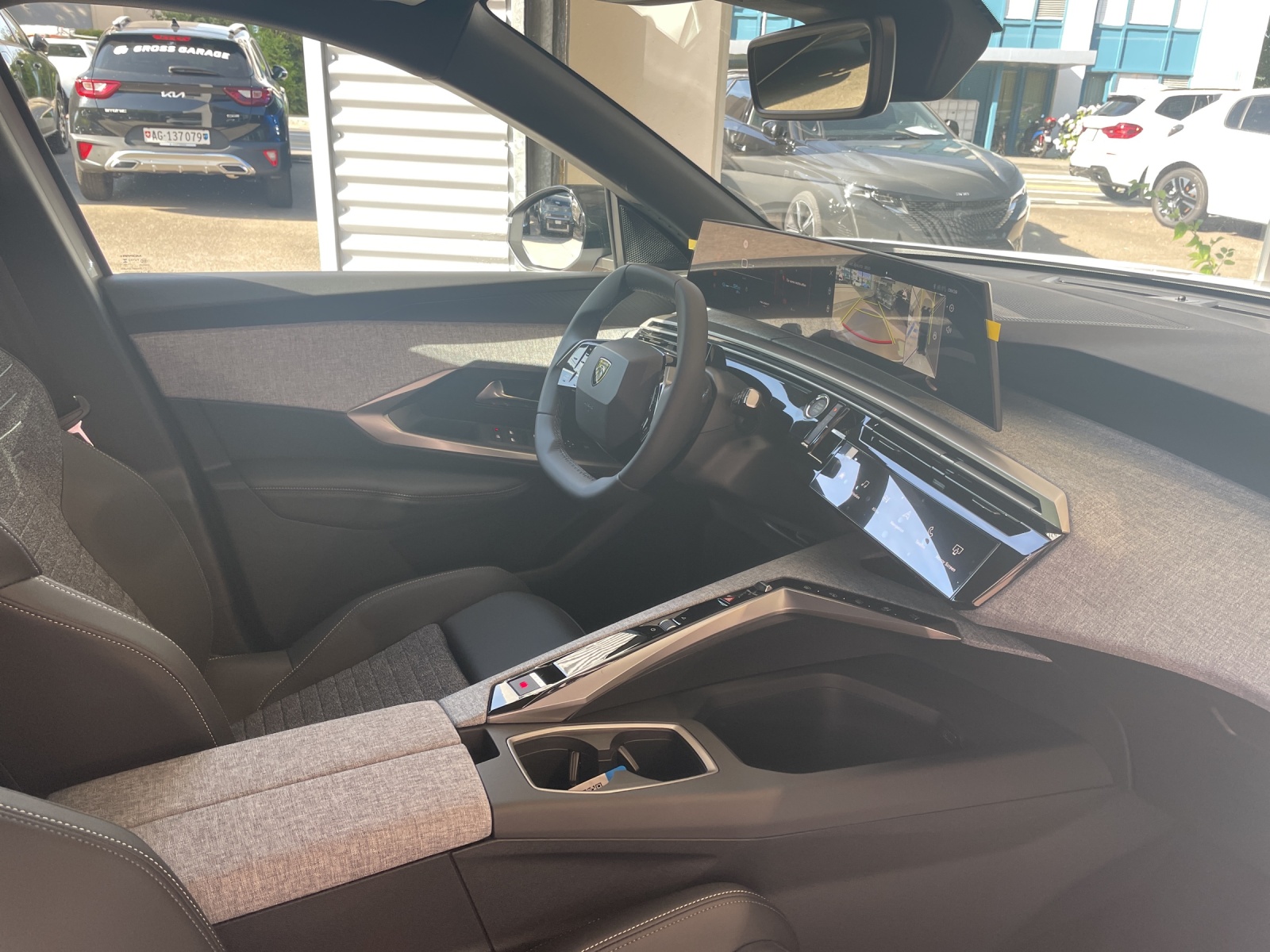 PEUGEOT 5008 NEW 73kWh Allure Premium AWD-image-10