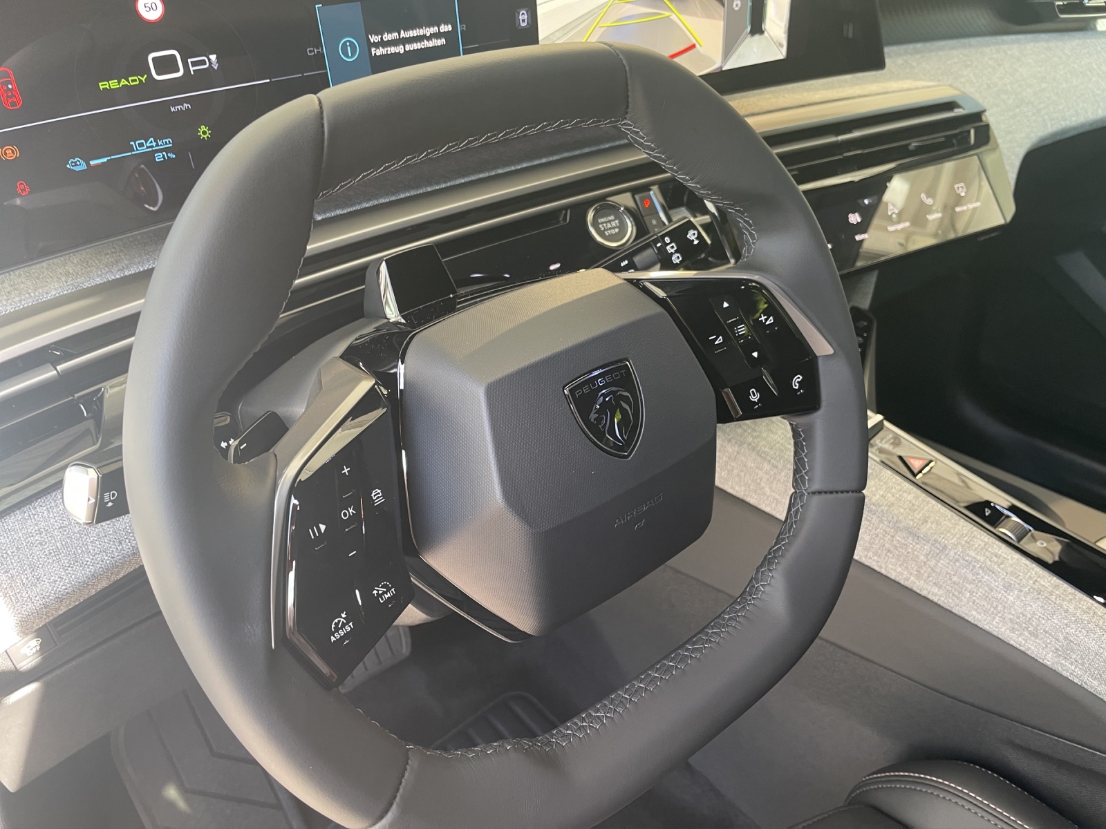 PEUGEOT 5008 NEW 73kWh Allure Premium AWD-image-12