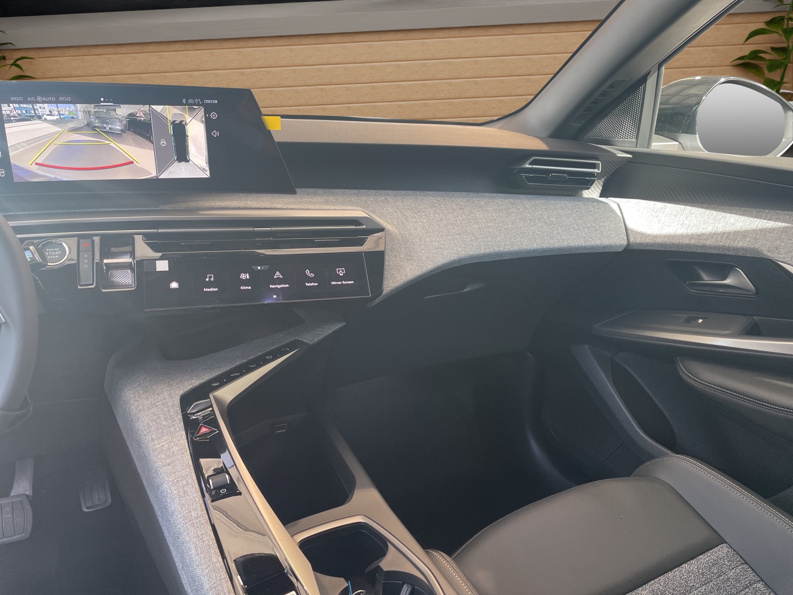 PEUGEOT 5008 NEW 73kWh Allure Premium AWD-image-6