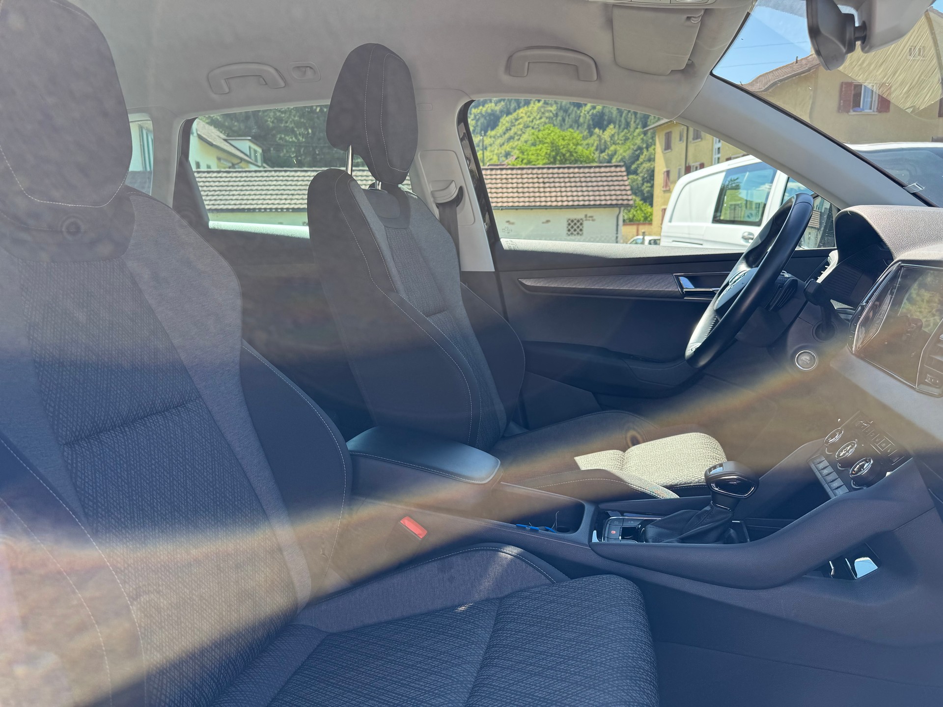 SKODA Karoq 2.0 TDI CR Style 4x4 DSG-image-11