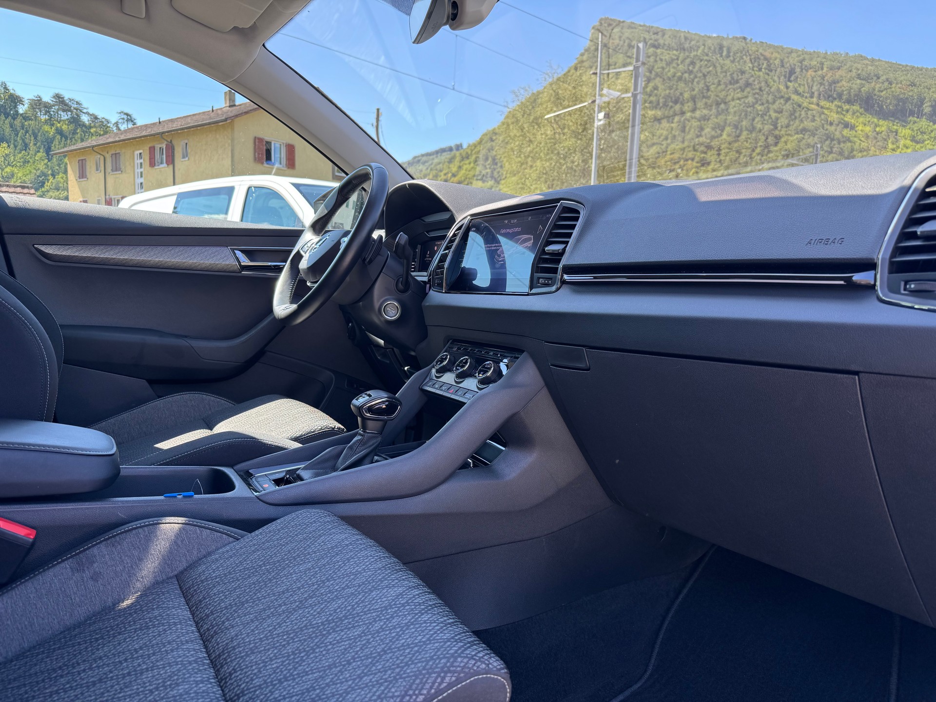 SKODA Karoq 2.0 TDI CR Style 4x4 DSG-image-10