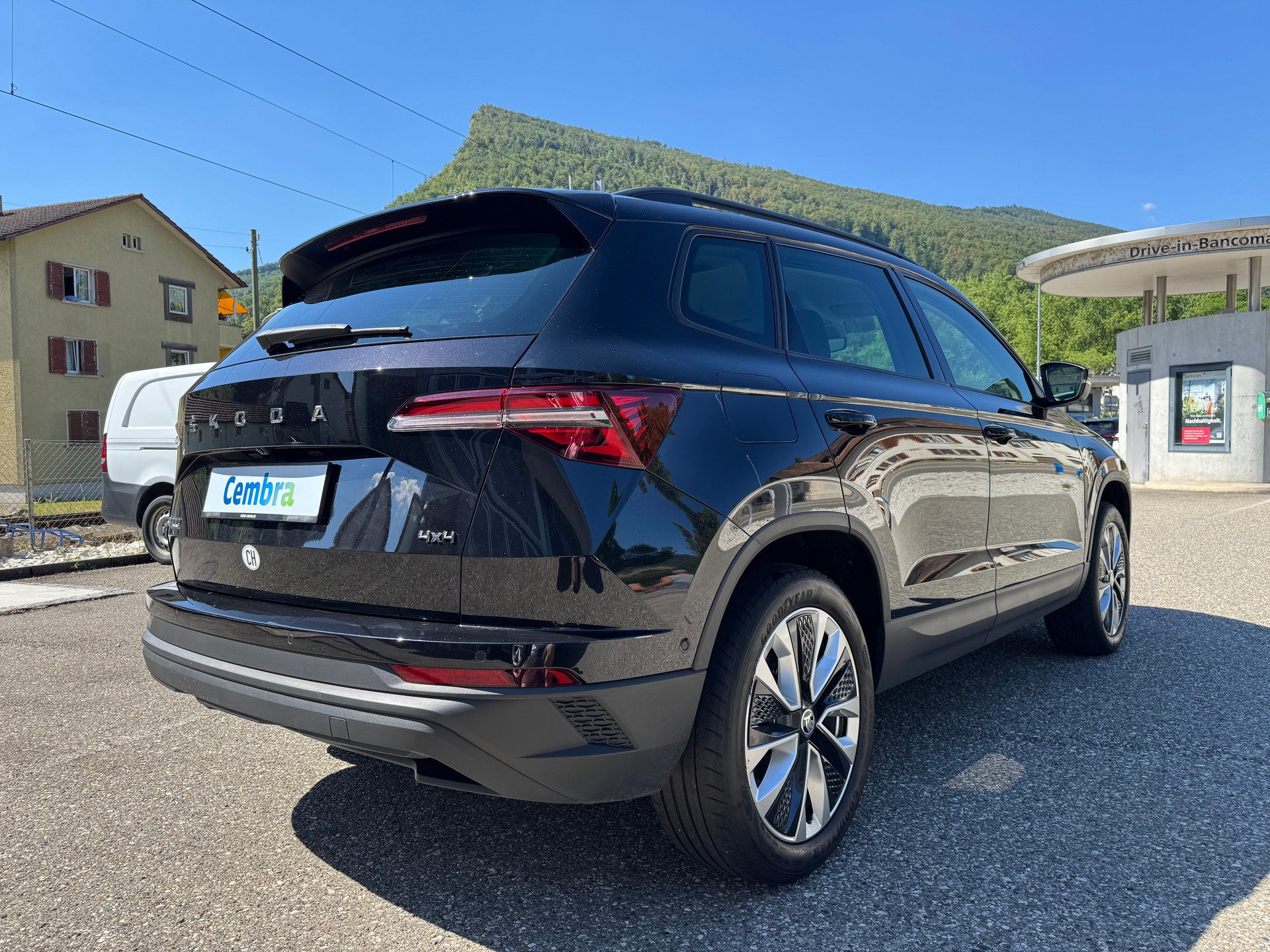 SKODA Karoq 2.0 TDI CR Style 4x4 DSG-image-4