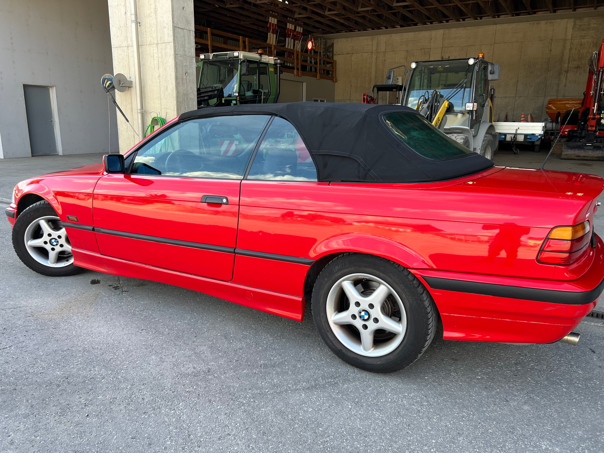 BMW 318i Cabrio-image-2