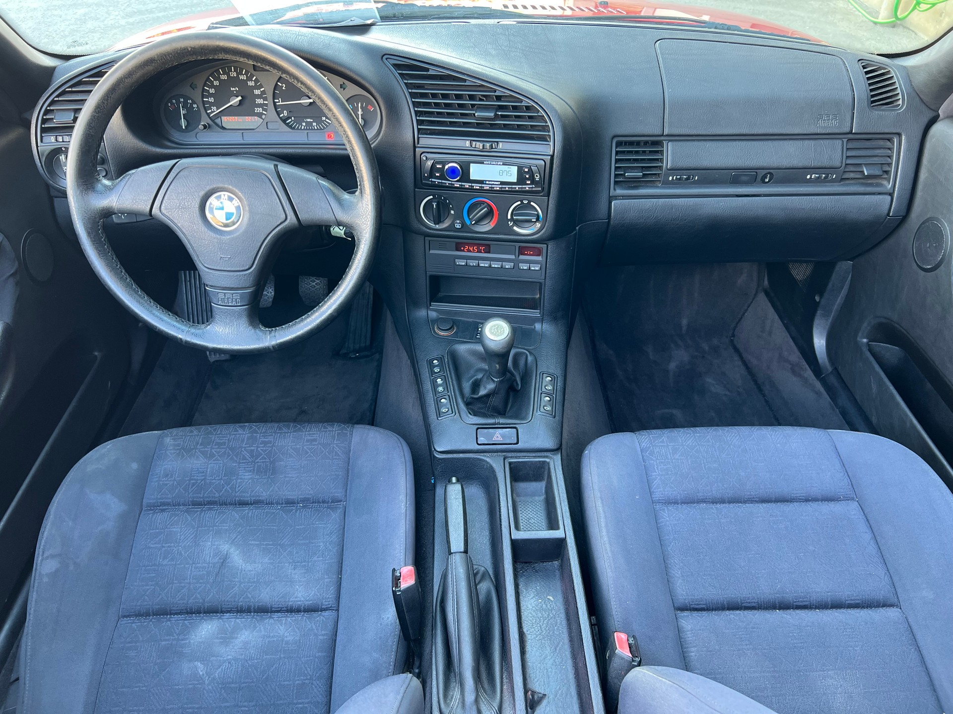 BMW 318i Cabrio-image-12