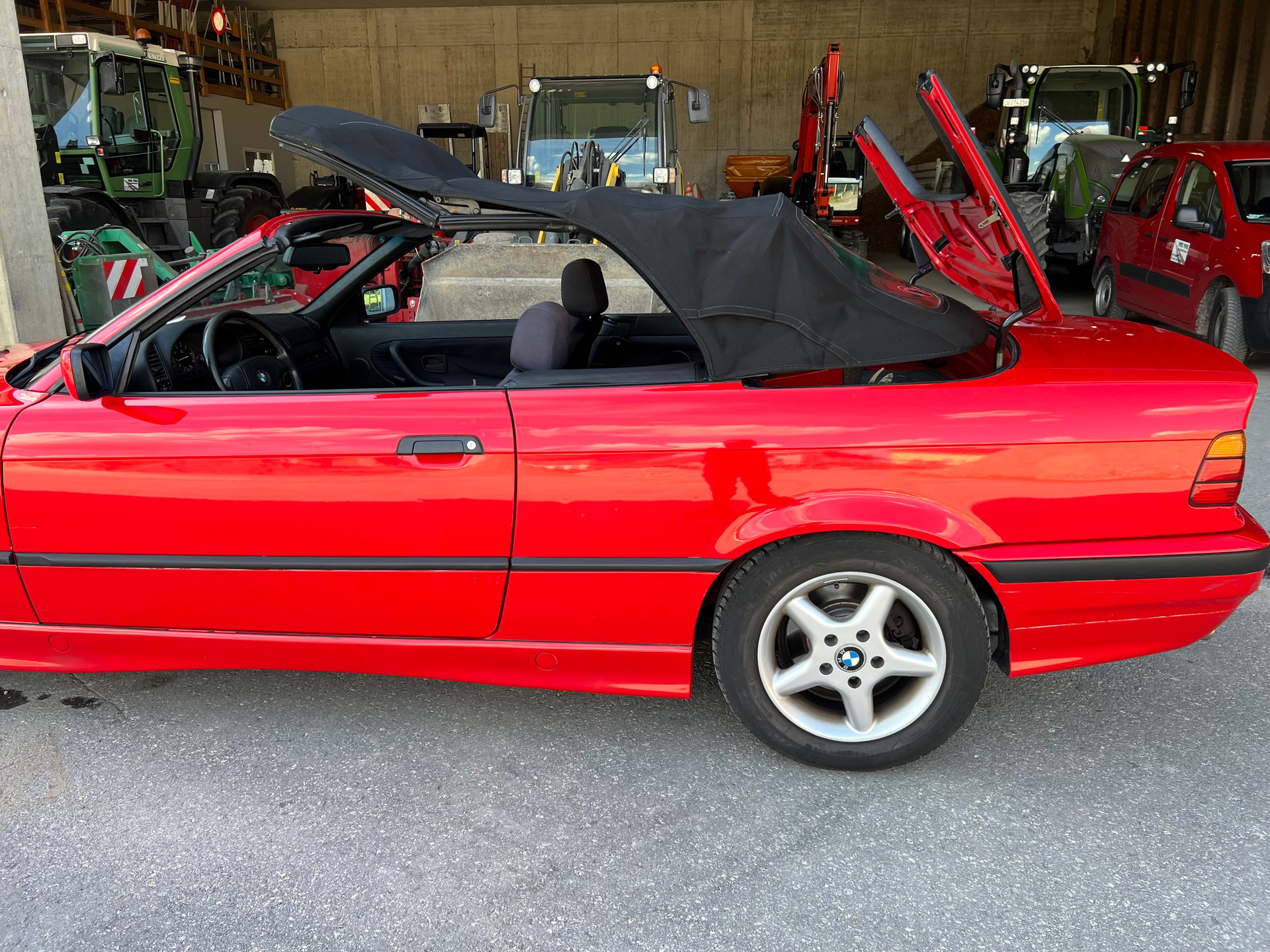 BMW 318i Cabrio-image-8
