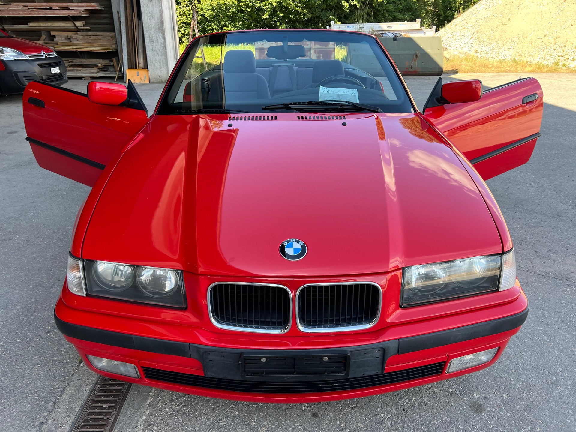 BMW 318i Cabrio-image-5