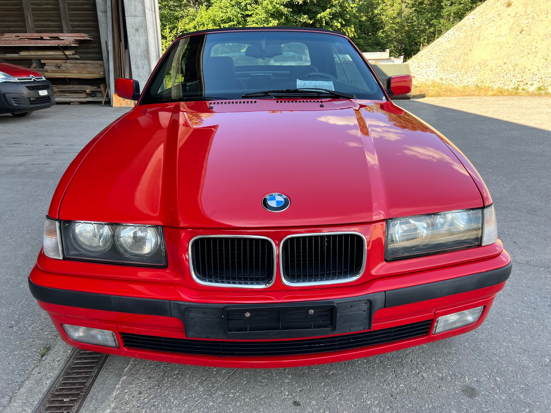 BMW 318i Cabrio-image-0