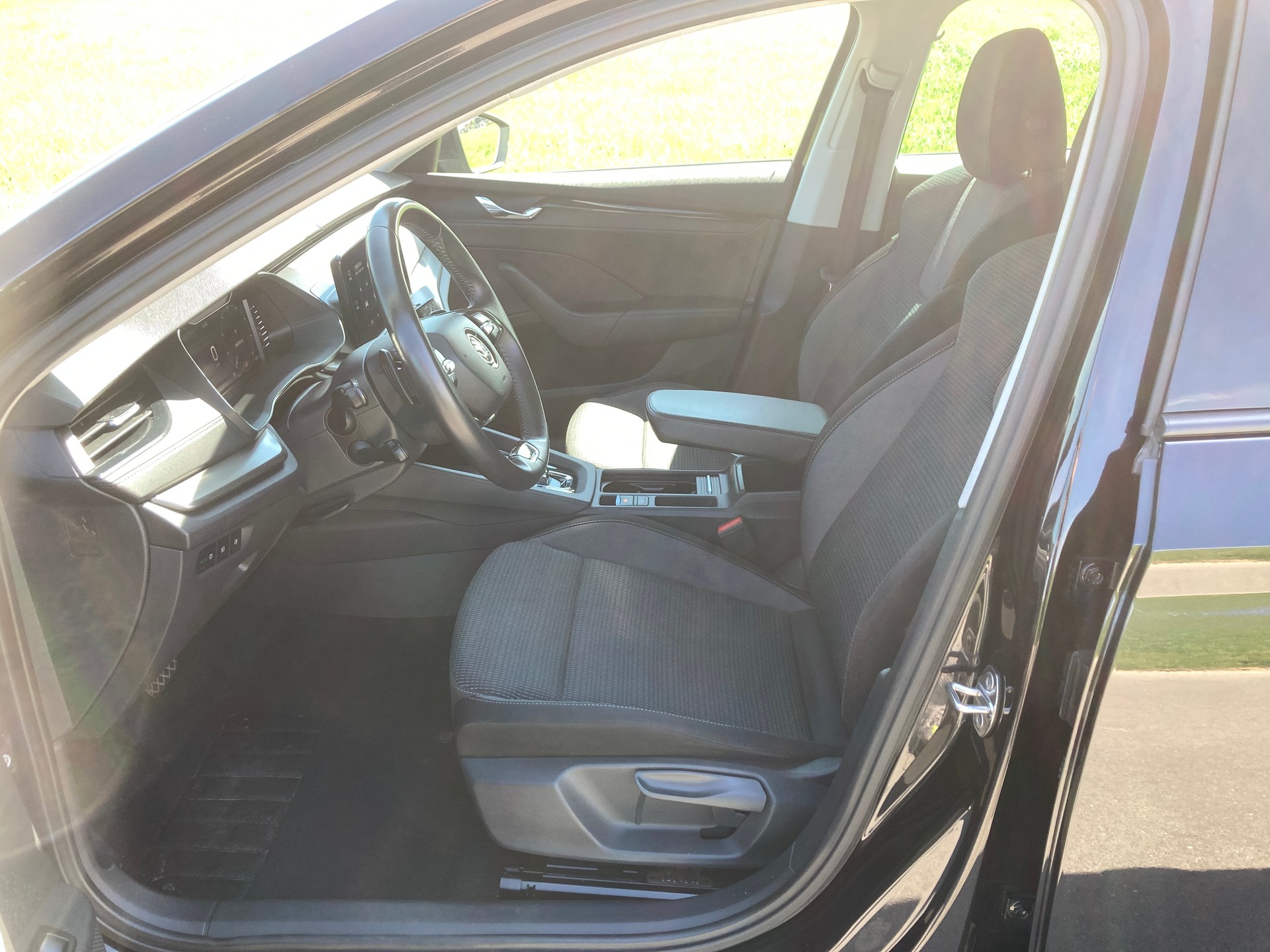 SKODA Octavia Combi 2.0 TDI DSG Ambition-image-8