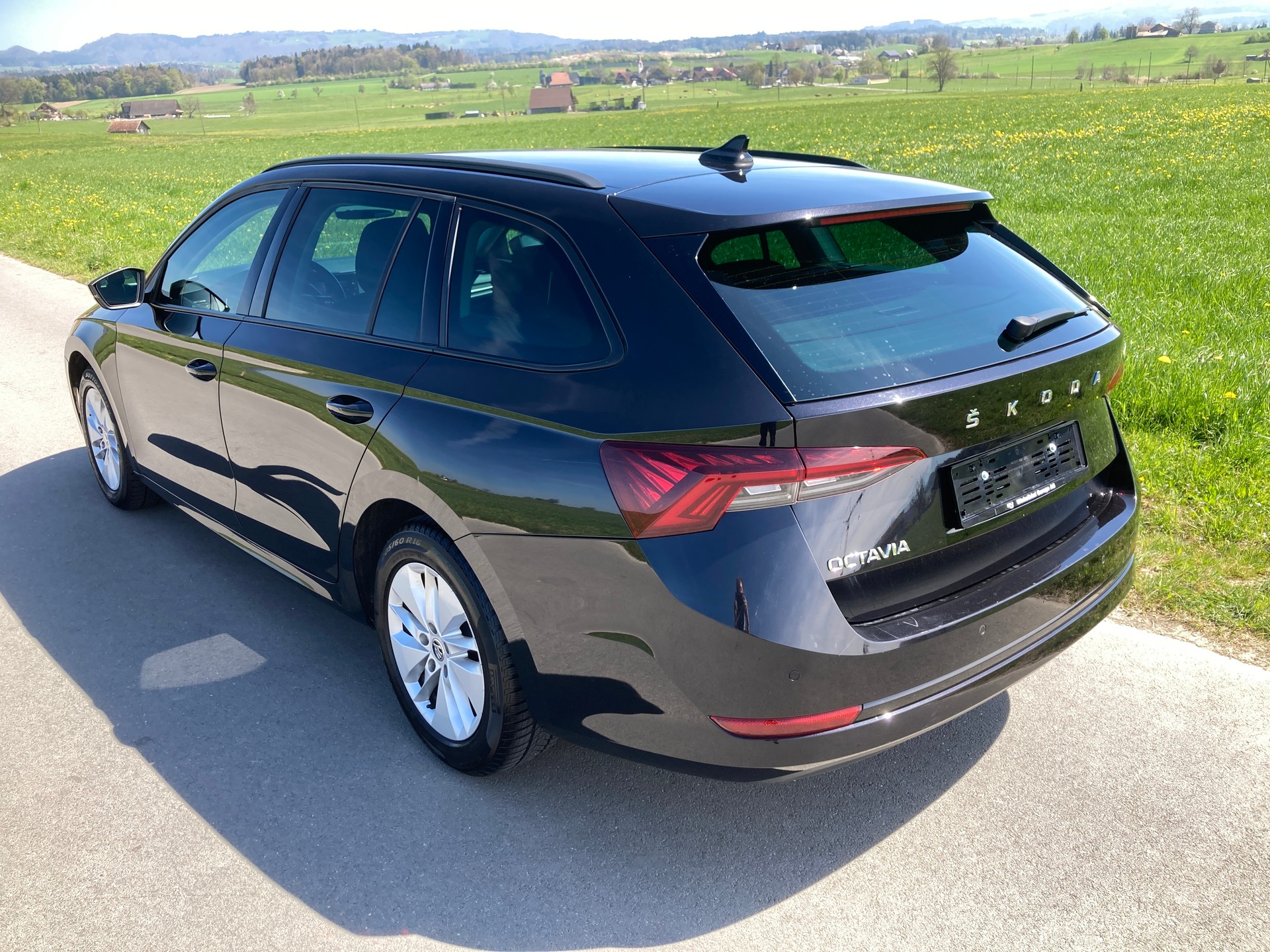 SKODA Octavia Combi 2.0 TDI DSG Ambition-image-3
