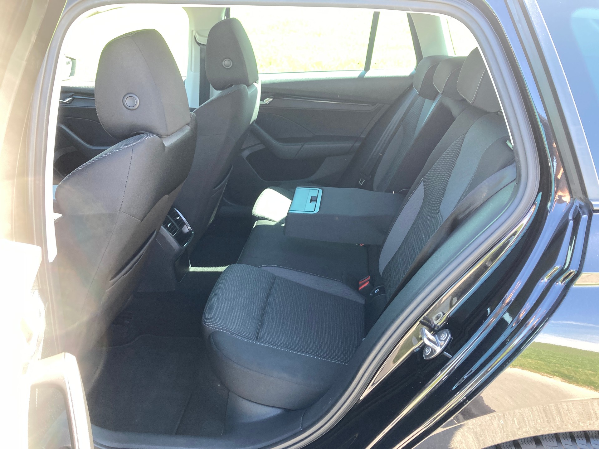SKODA Octavia Combi 2.0 TDI DSG Ambition-image-7