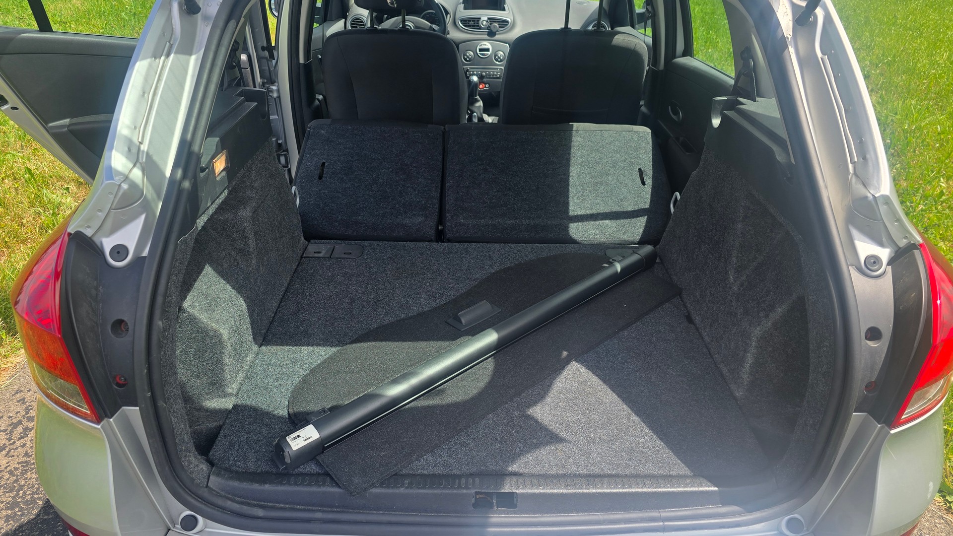 RENAULT Clio Grandtour 1.2 16V Turbo 20th Edition-image-13