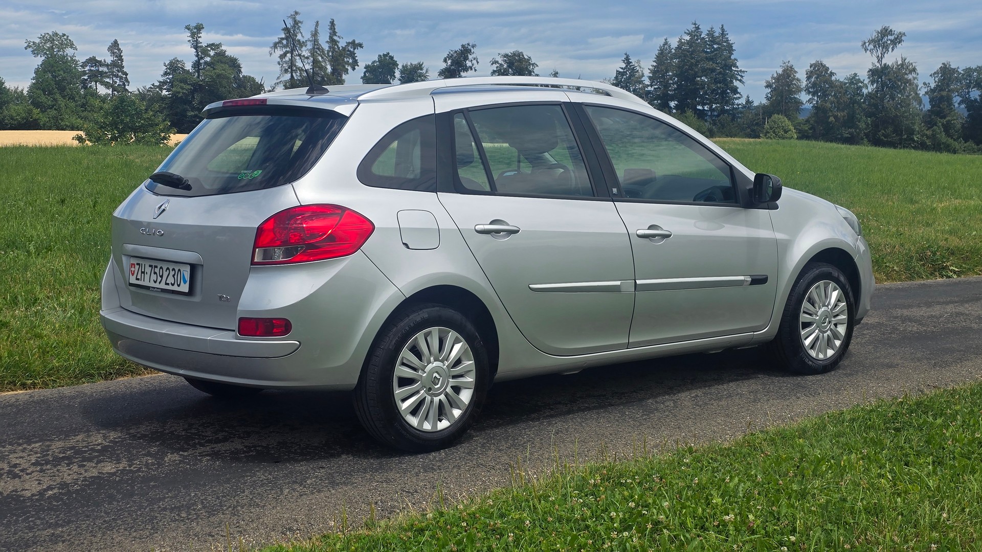 RENAULT Clio Grandtour 1.2 16V Turbo 20th Edition-image-5