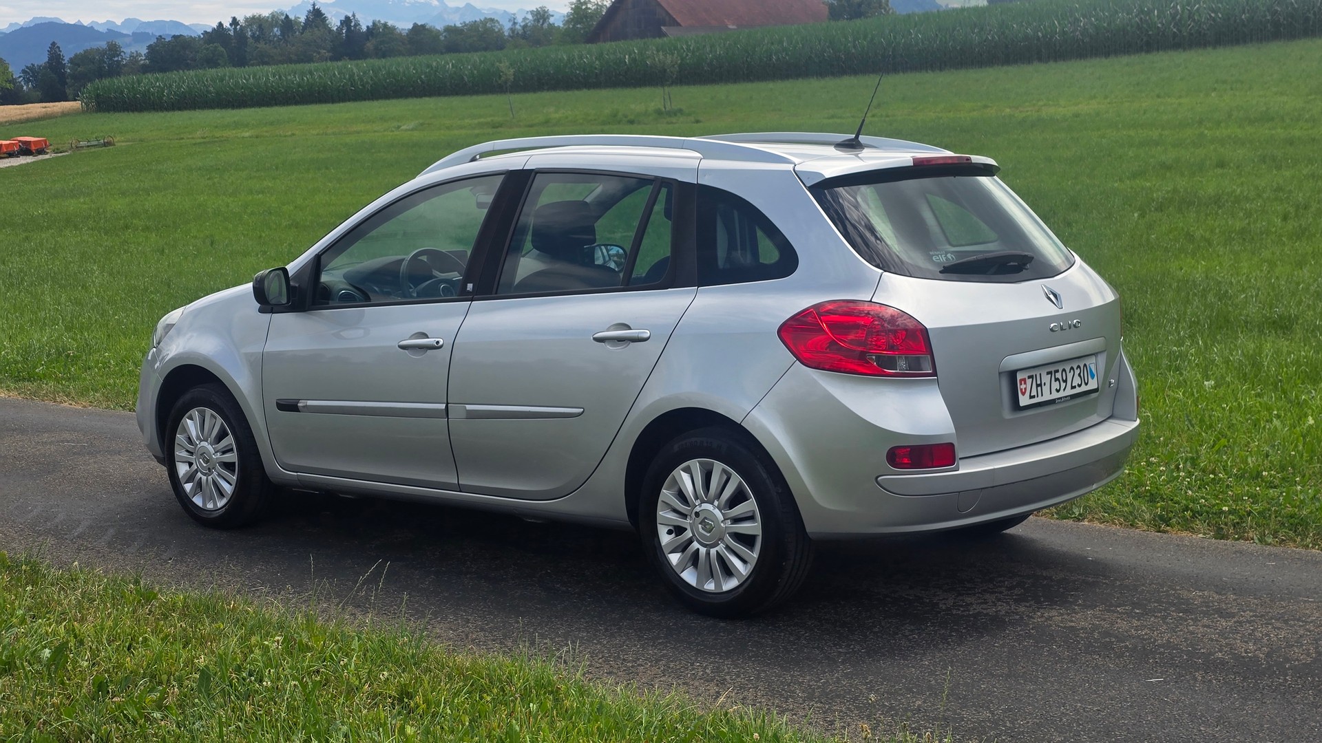 RENAULT Clio Grandtour 1.2 16V Turbo 20th Edition-image-3