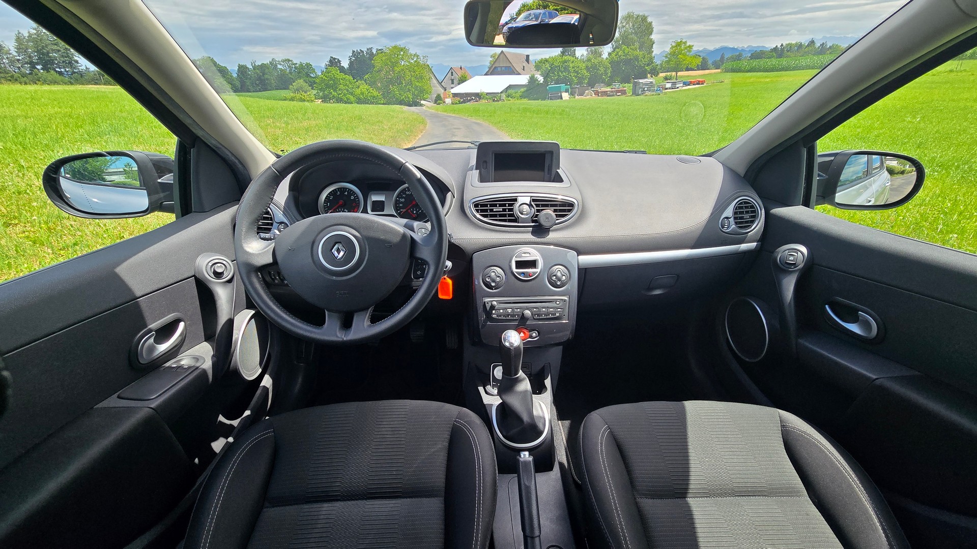 RENAULT Clio Grandtour 1.2 16V Turbo 20th Edition-image-15