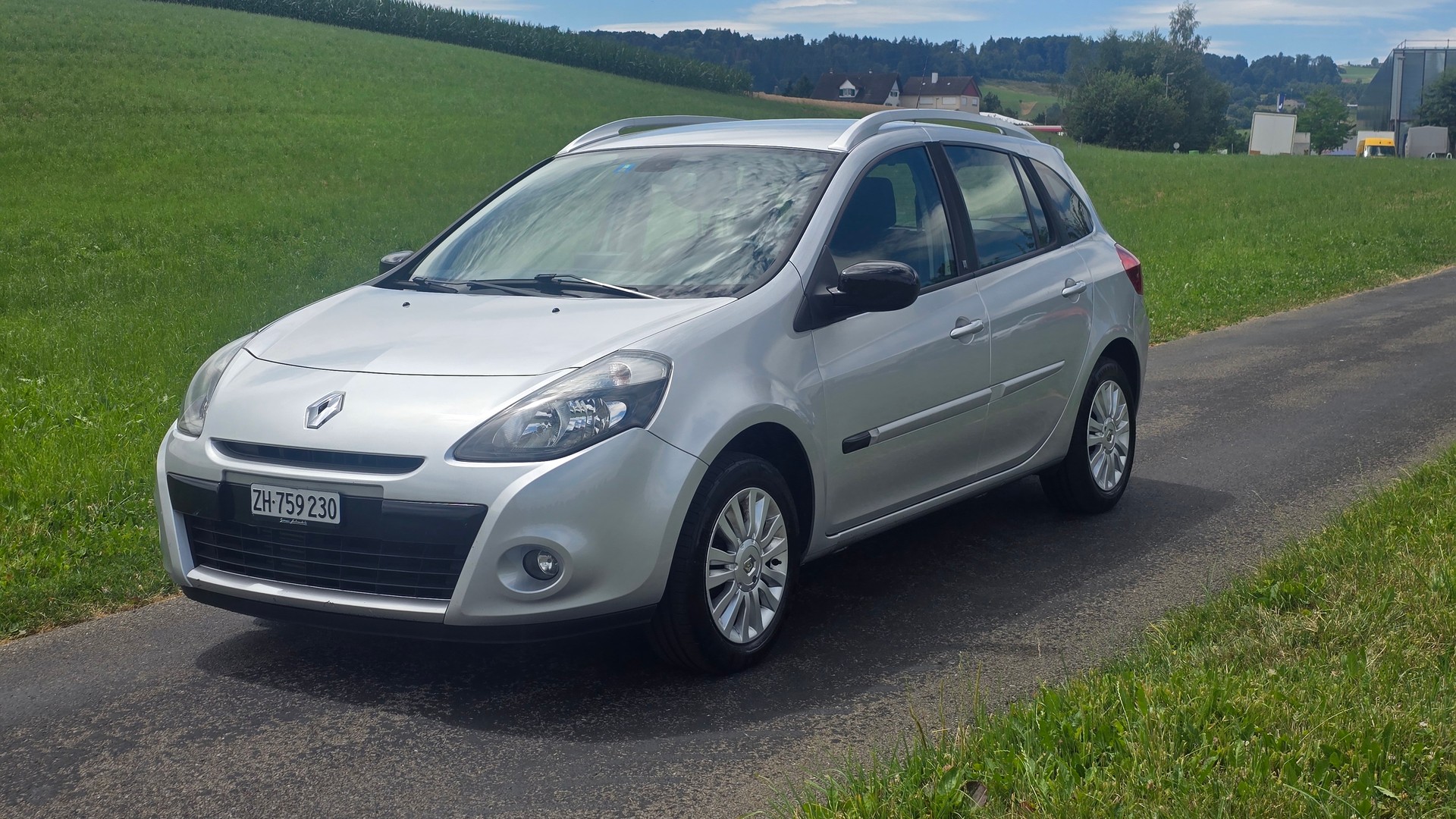 RENAULT Clio Grandtour 1.2 16V Turbo 20th Edition-image-0