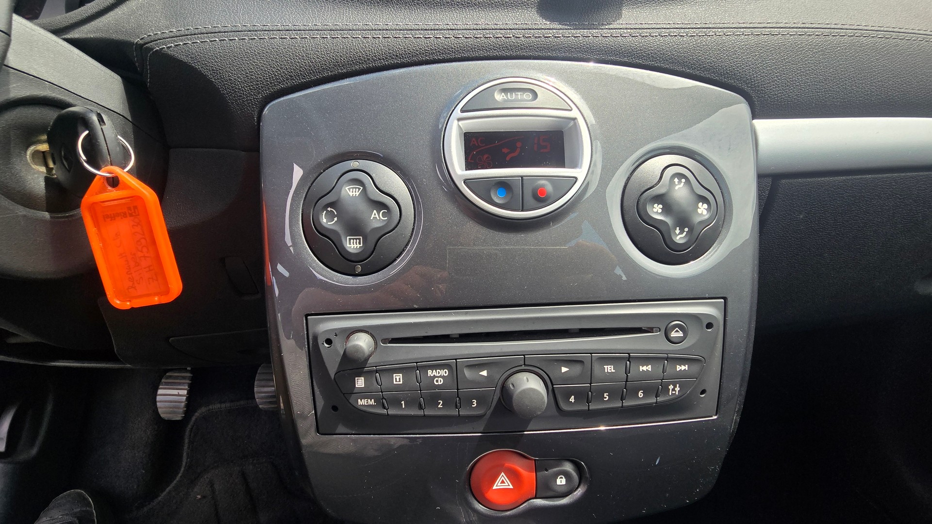 RENAULT Clio Grandtour 1.2 16V Turbo 20th Edition-image-21