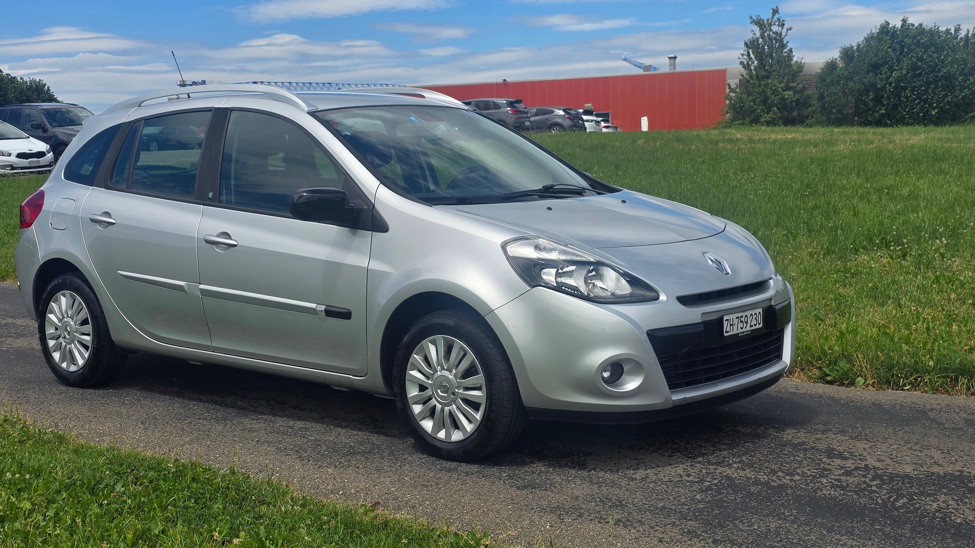 RENAULT Clio Grandtour 1.2 16V Turbo 20th Edition-image-7