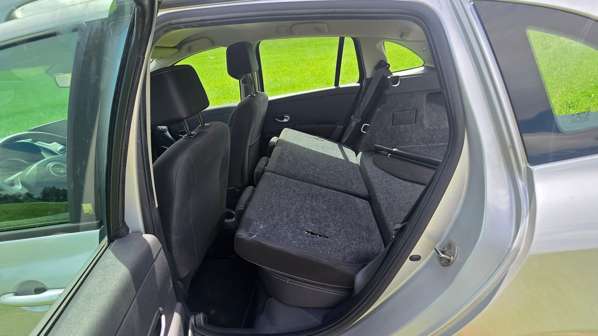 RENAULT Clio Grandtour 1.2 16V Turbo 20th Edition-image-14