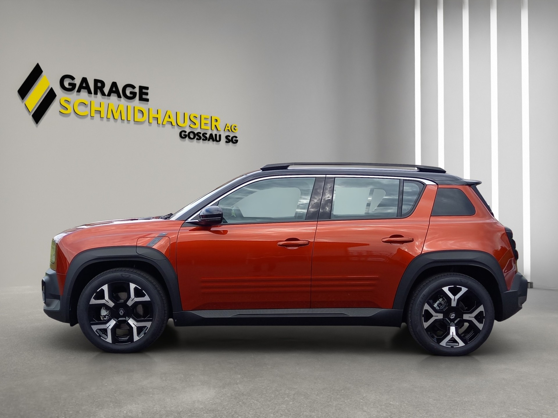 RENAULT R4 E-Tech Comfort Range techno-image-1