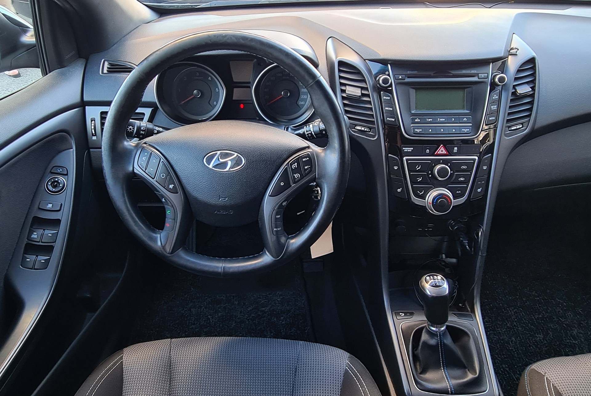 HYUNDAI i30 1.6 CRDi GO-image-11