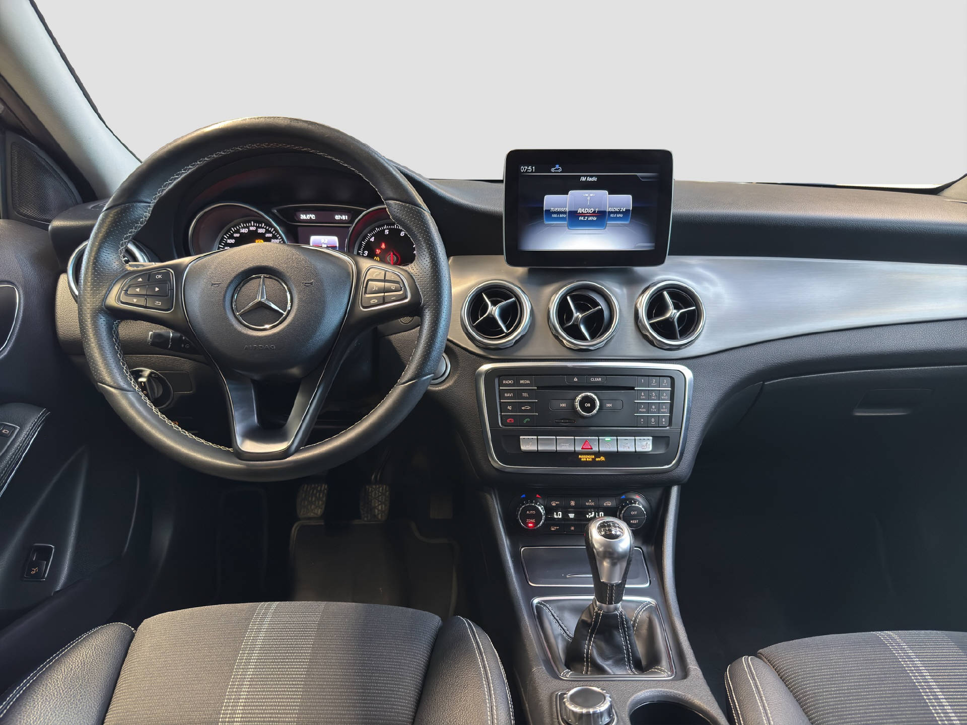 MERCEDES-BENZ GLA 200 Urban-image-7
