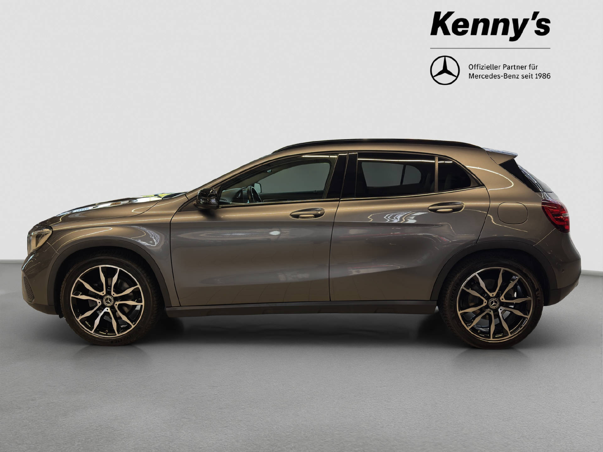 MERCEDES-BENZ GLA 200 Urban-image-2