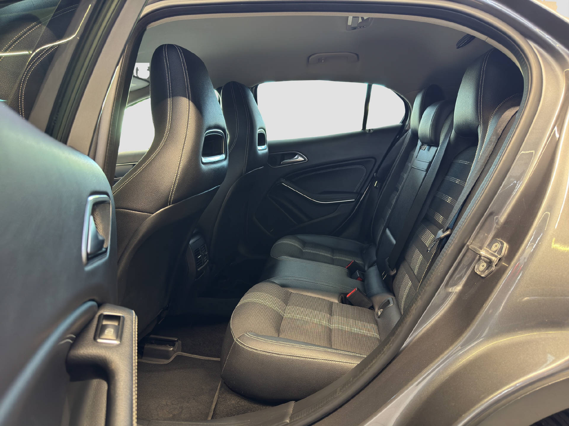 MERCEDES-BENZ GLA 200 Urban-image-13