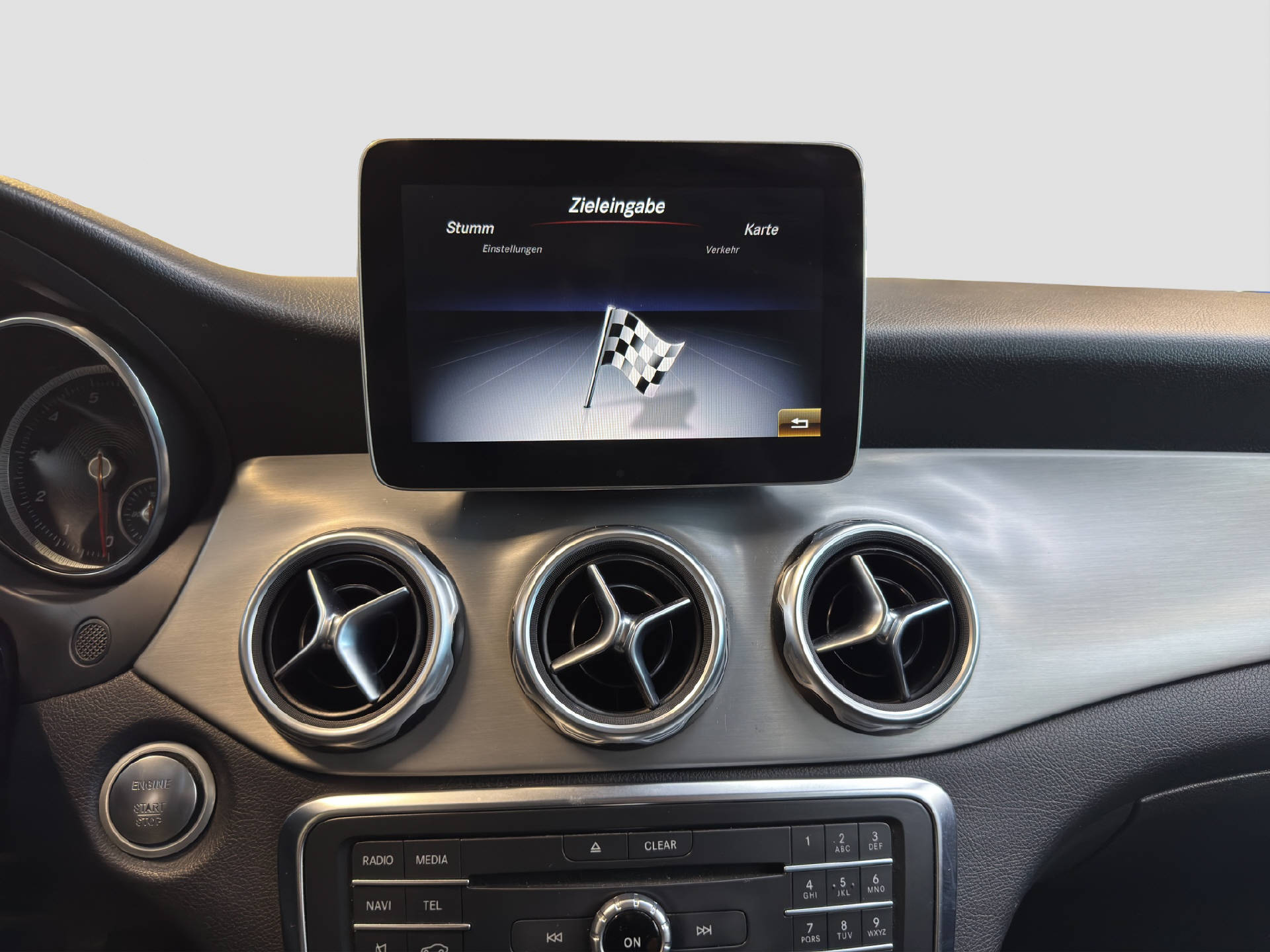 MERCEDES-BENZ GLA 200 Urban-image-10