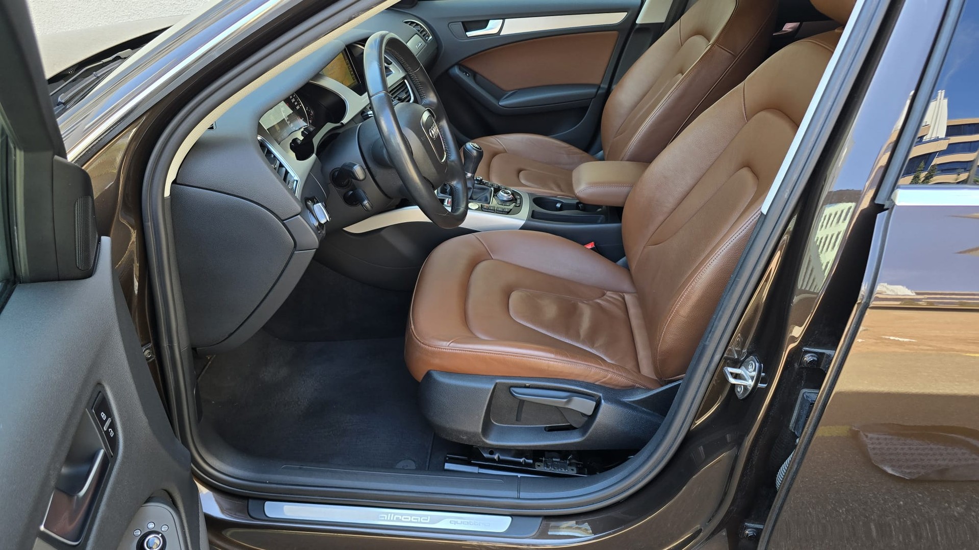 AUDI A4 allroad 2.0 TDI quattro Frisch Ab MFK| Service gepflegt| **Top Ausstattung**| Anhängerkupplung| ELK Kofferraum| NAVI-image-11