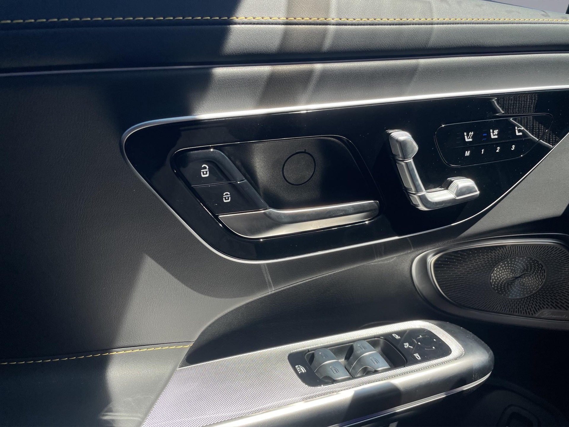 MERCEDES-BENZ CLE 53 AMG 4matic+ Cabriolet-image-11