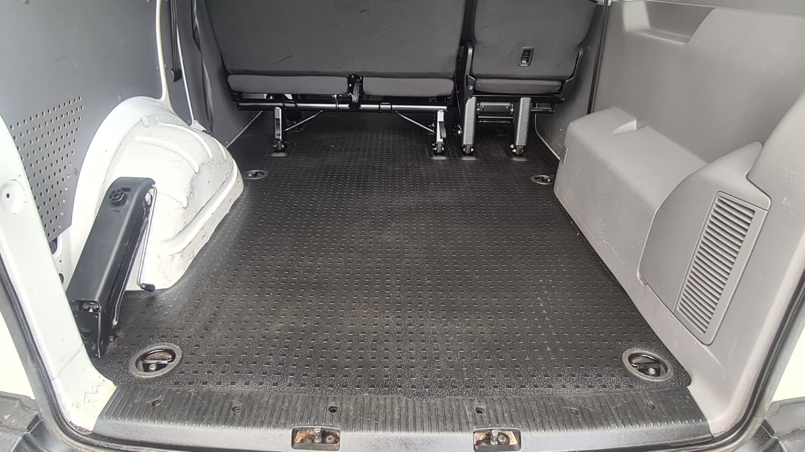 VW T6.1 2.0 TDI ** 6-Plätzer ** 150 PS ** Klimaanlage ** Tempomat ** PDC Hinten ** Modell 2022 ** Frisch Ab MFK & Service **-image-10