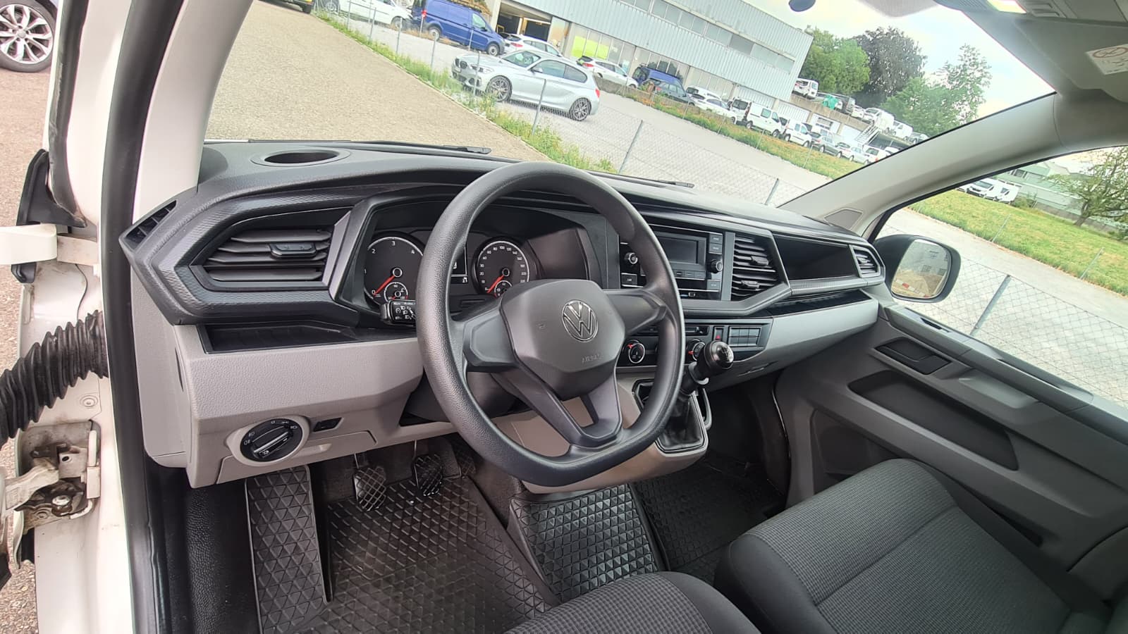 VW T6.1 2.0 TDI ** 6-Plätzer ** 150 PS ** Klimaanlage ** Tempomat ** PDC Hinten ** Modell 2022 ** Frisch Ab MFK & Service **-image-15