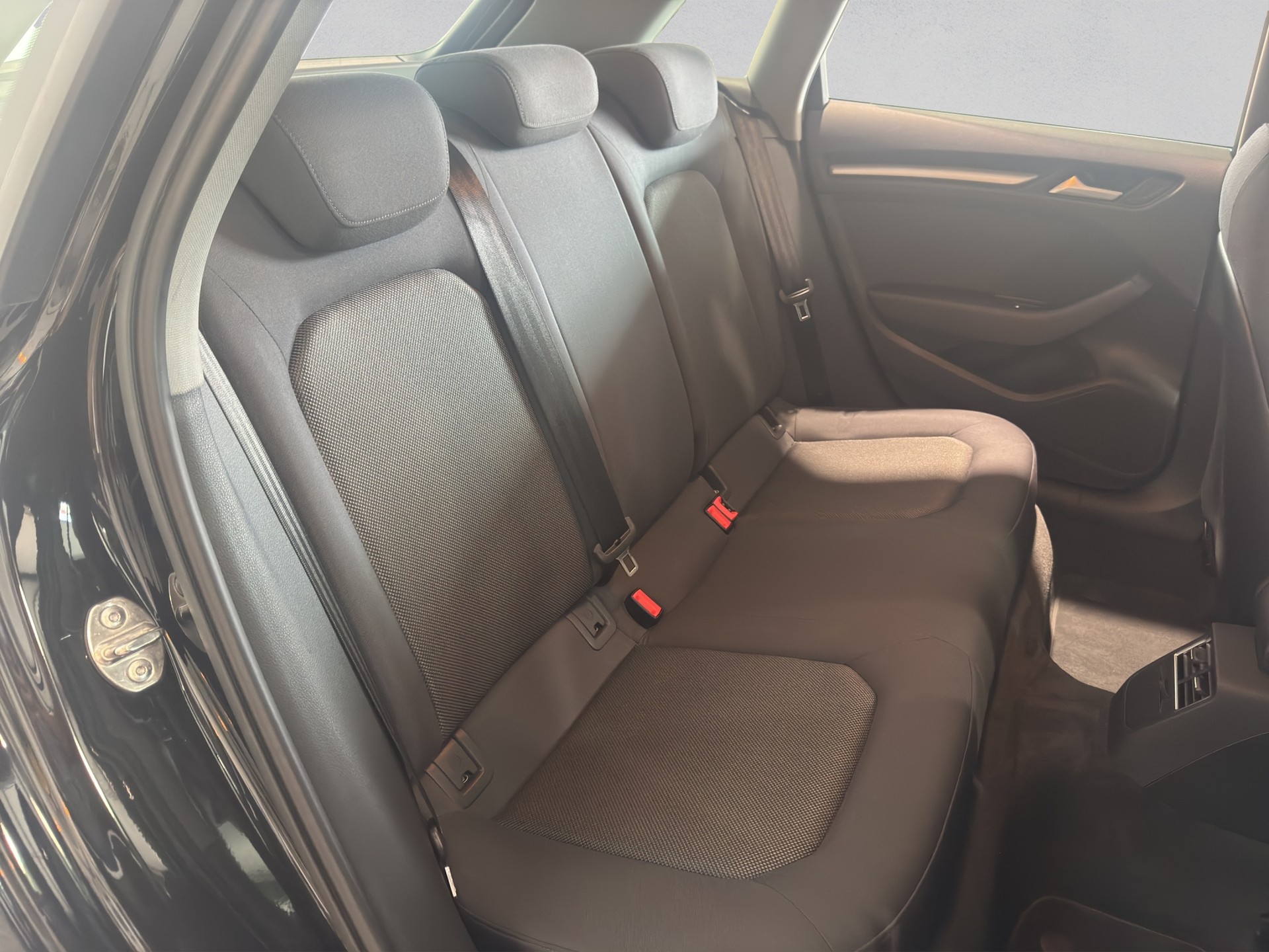 AUDI A3 Sportback 1.6 TDI-image-17
