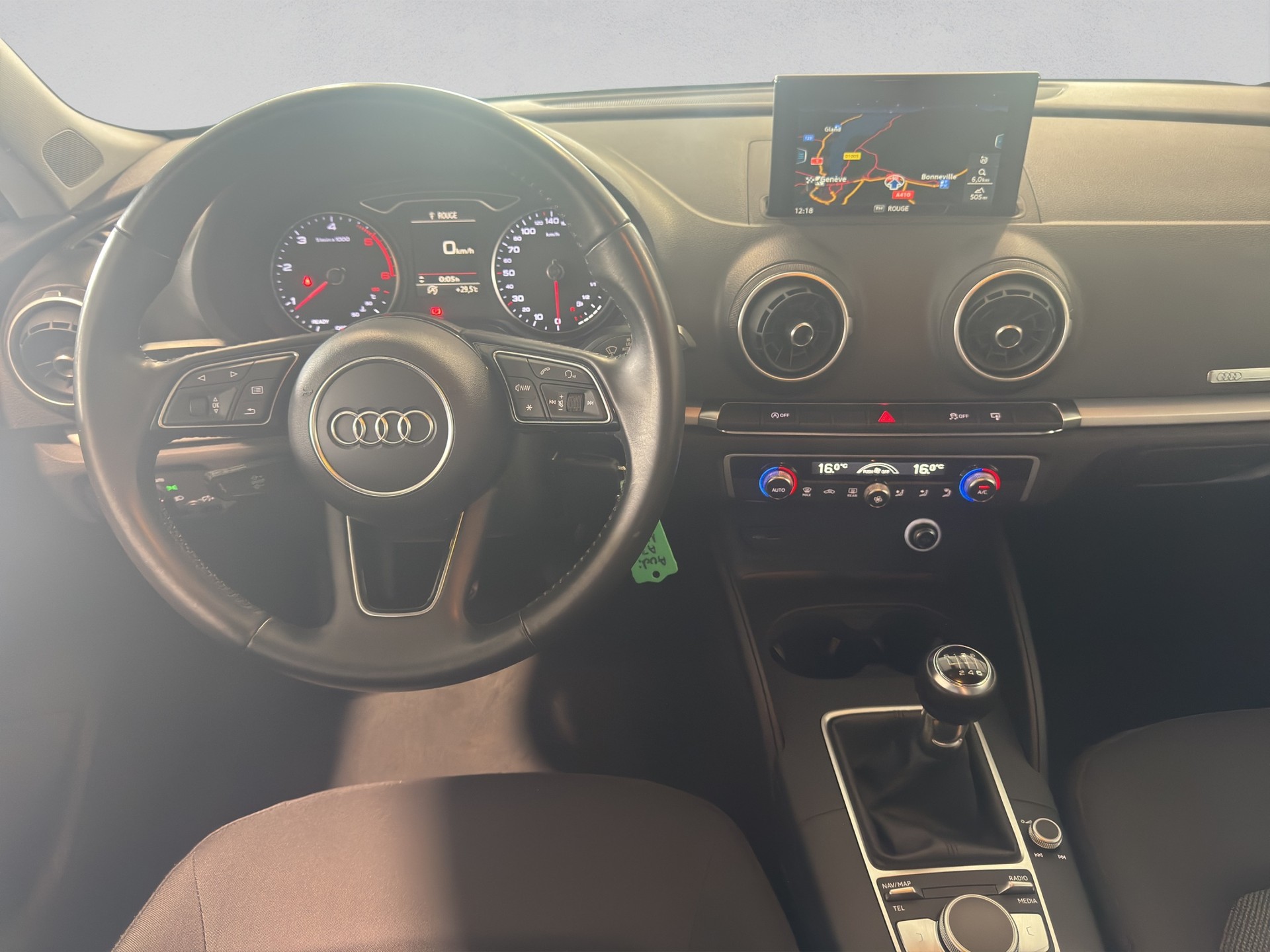 AUDI A3 Sportback 1.6 TDI-image-9