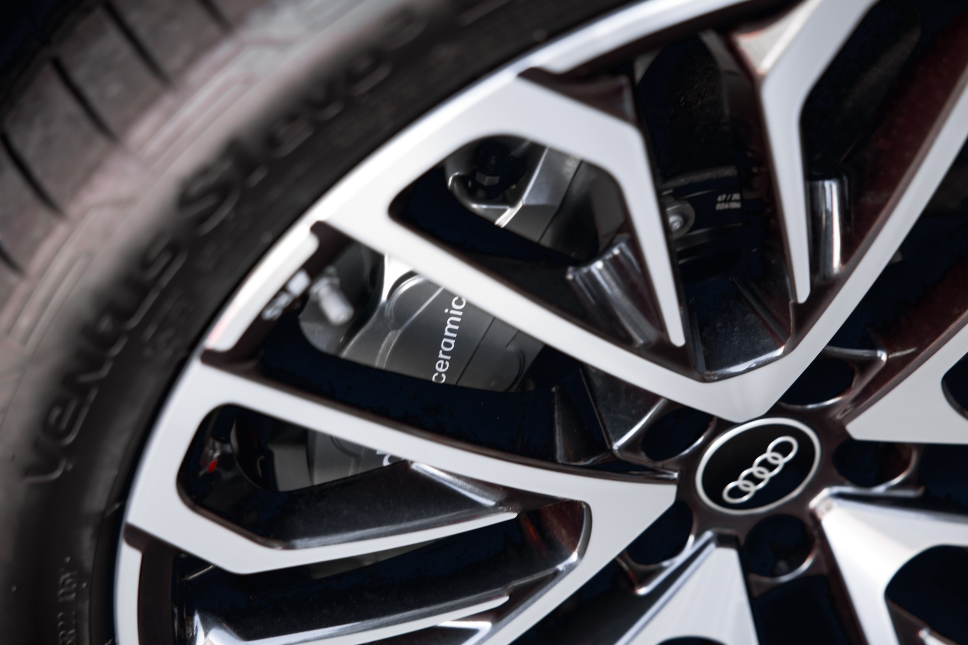 AUDI SQ7 TFSI quattro tiptronic *Keramik*B&O Advanced*7-Plätzer*-image-14